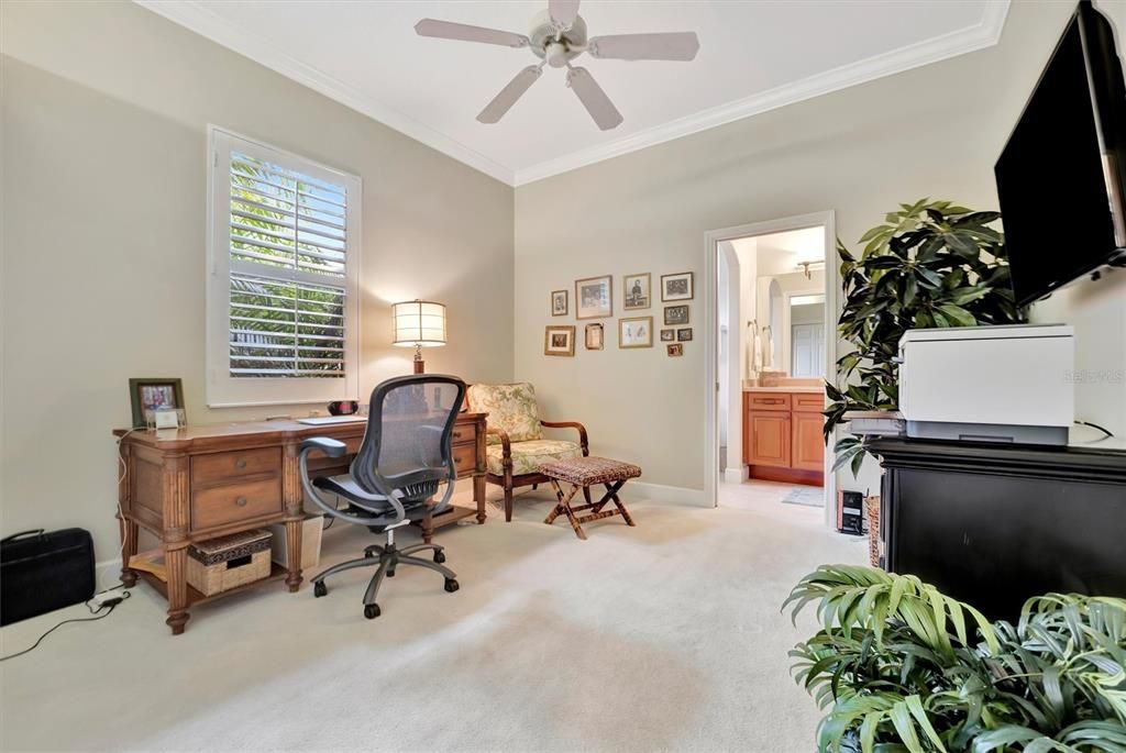 Home Office, Interior