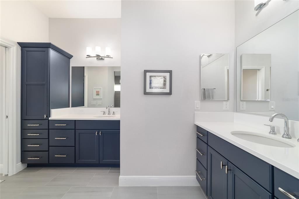 Bathroom, Dual Sink Vanities, Interior