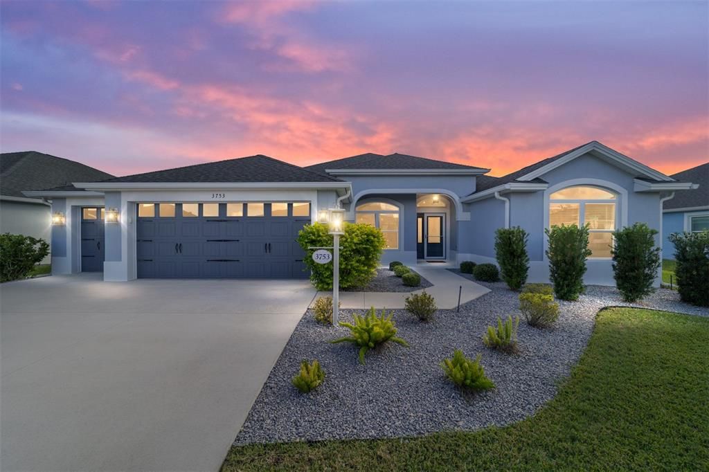 Attached, Exterior, Facade, Ranch