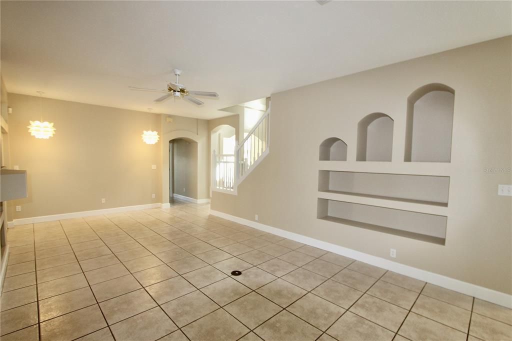 Empty room, Interior