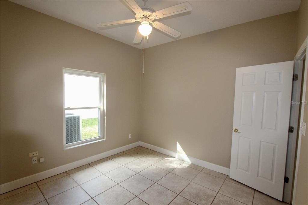 Empty room, Interior