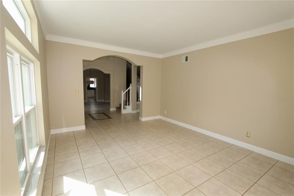 Empty room, Interior