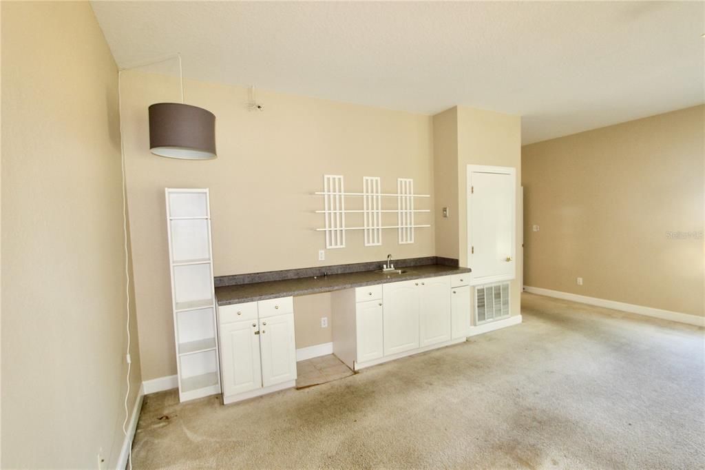 Empty room, Interior, Pendant Lights