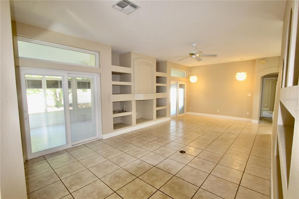 Empty room, Interior