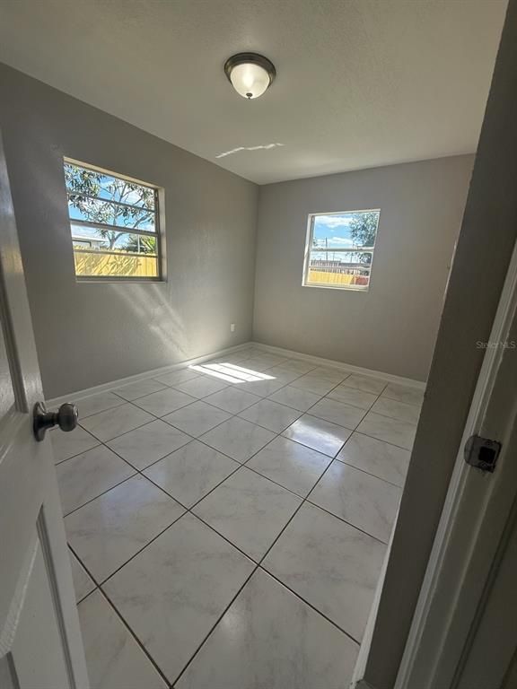 Empty room, Interior