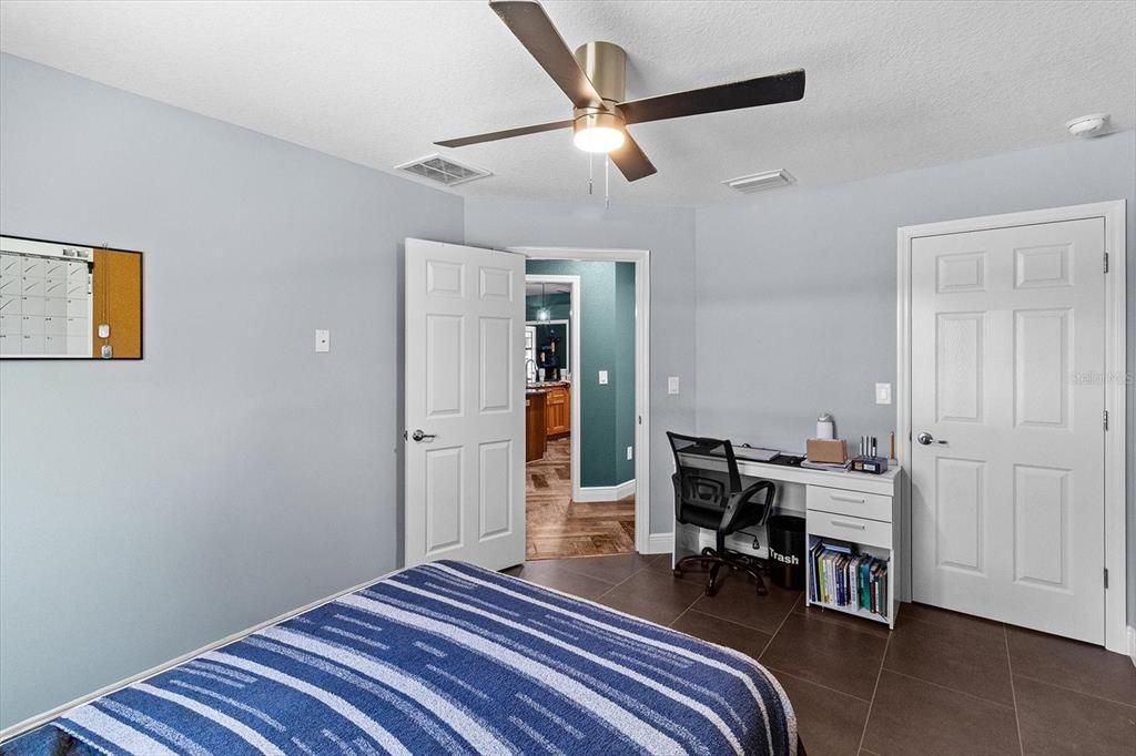 Home Office, Interior