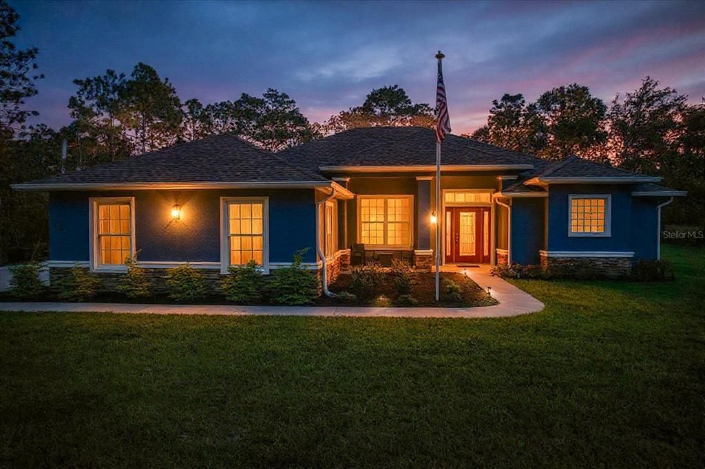 Backyard, Exterior, Facade, Ranch