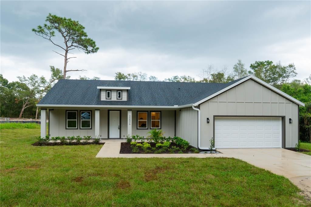 Attached, Exterior, Facade, Ranch