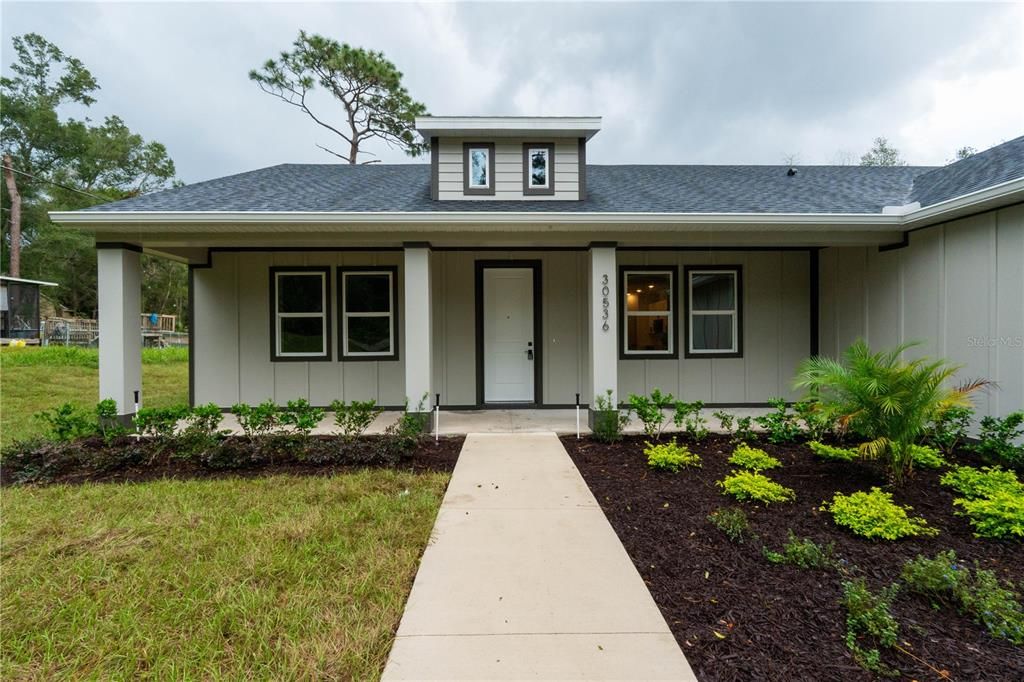 Exterior, Facade, Ranch