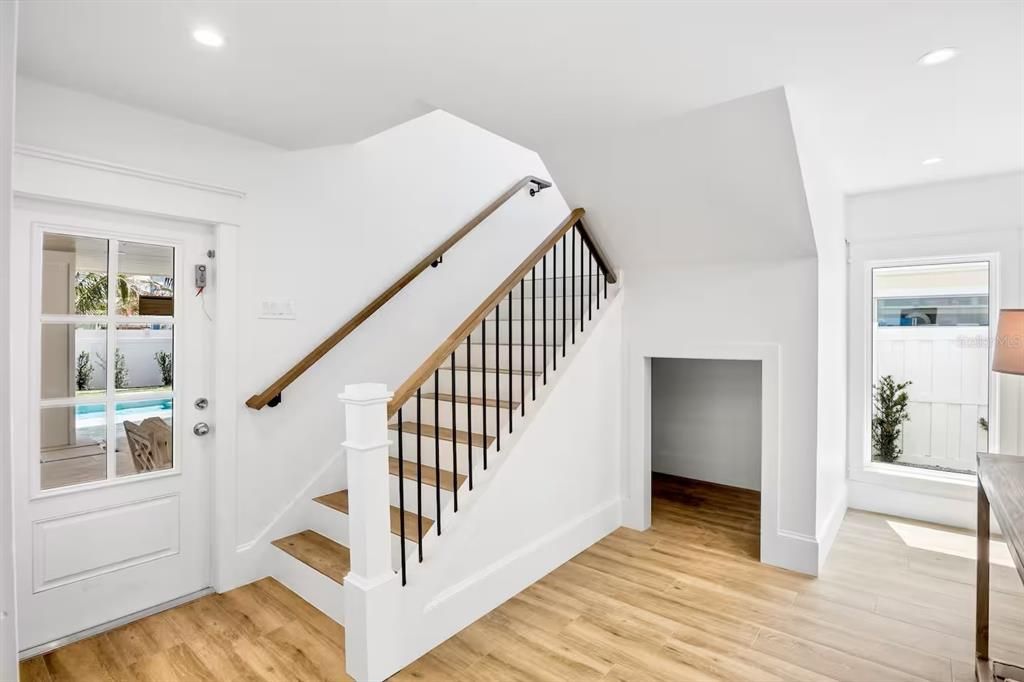 Interior, Recessed Lighting, Wood Texture Flooring