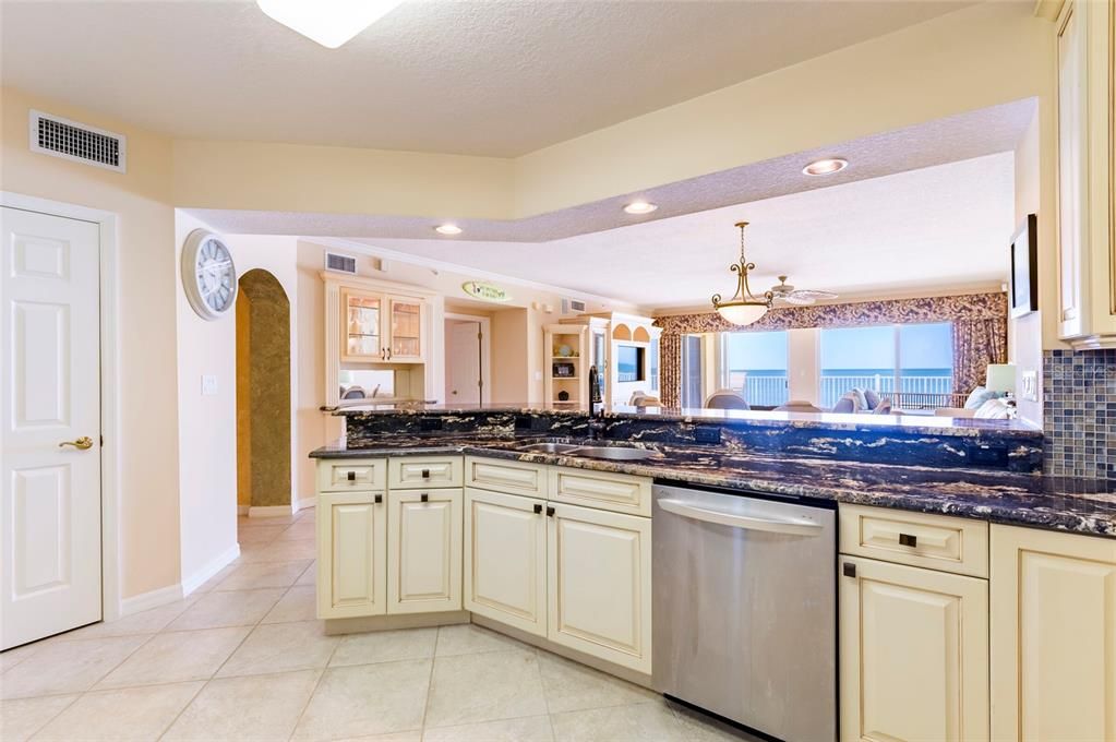 Chandelier, Dining room, Interior, Kitchen, Pendant Lights, Recessed Lighting, Stainless Steel Appliances, Water