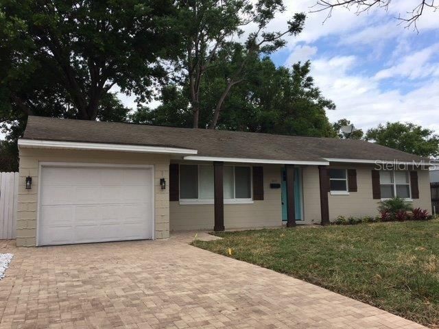 Attached, Exterior, Facade, Ranch