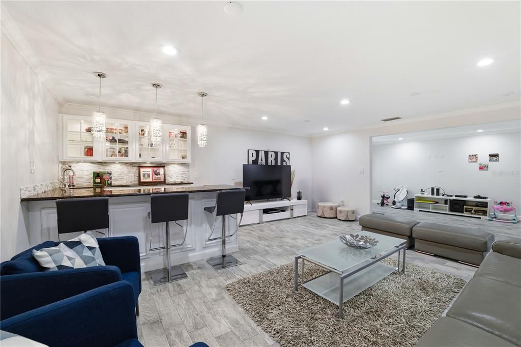 Interior, Living room, Pendant Lights, Recessed Lighting, Wood Texture Flooring