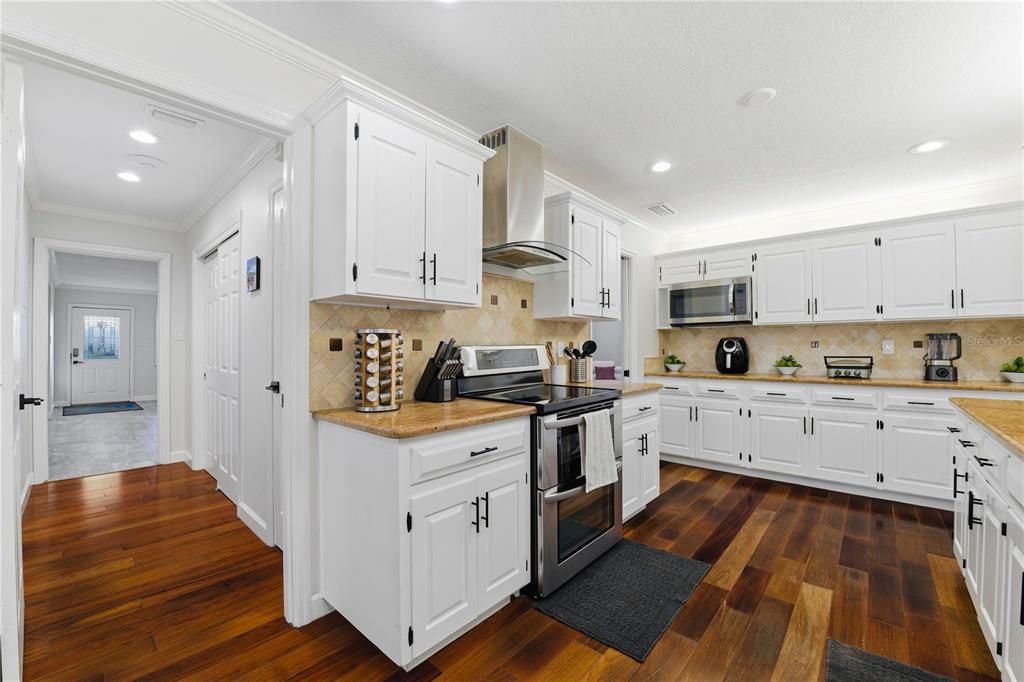 Interior, Kitchen, Recessed Lighting, Wood Texture Flooring