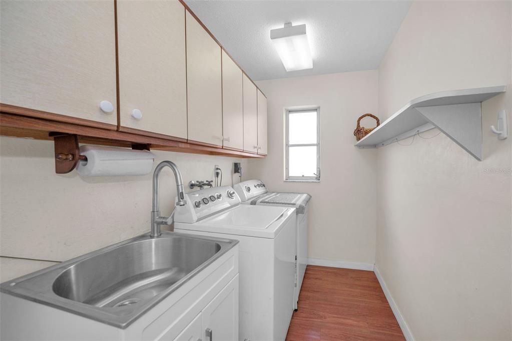 Interior, Washer, Wood Texture Flooring