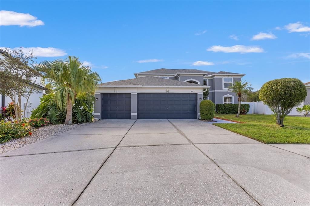 Attached, Exterior, Facade, Ranch