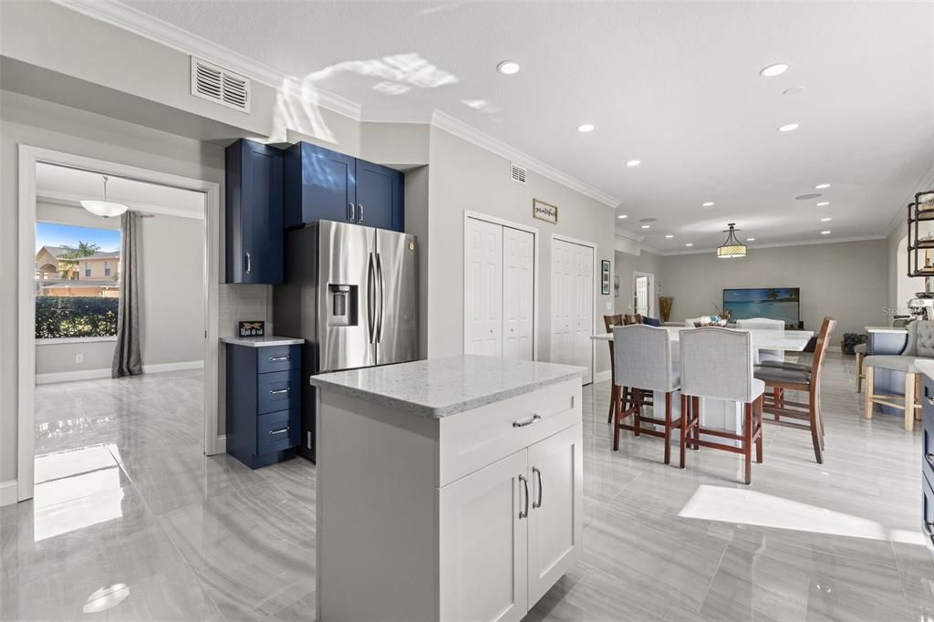 Dining room, Interior, Kitchen, Pendant Lights, Recessed Lighting, Stainless Steel Appliances