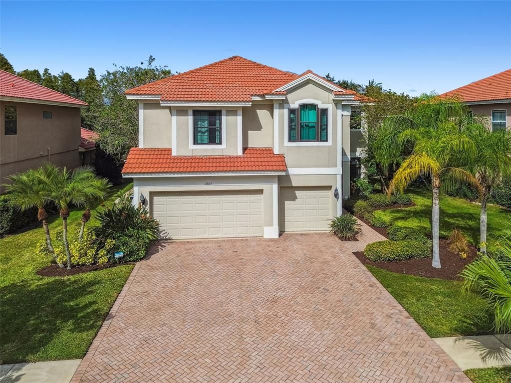 Attached, Exterior, Facade, Mediterranean