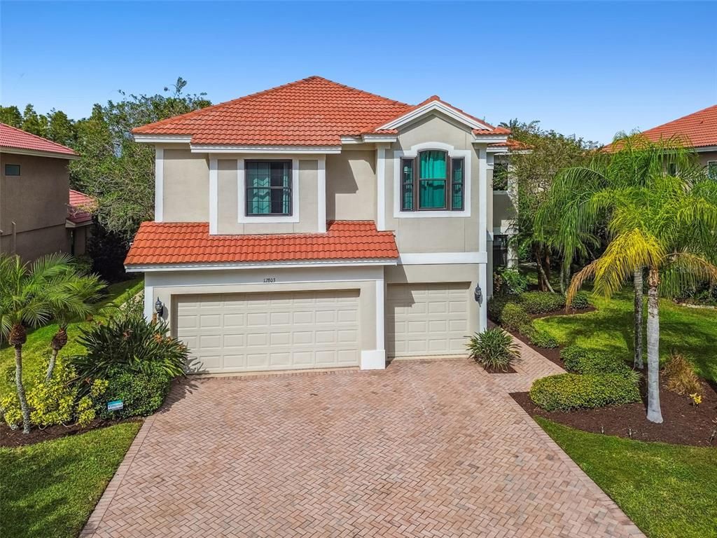 Attached, Exterior, Facade, Mediterranean