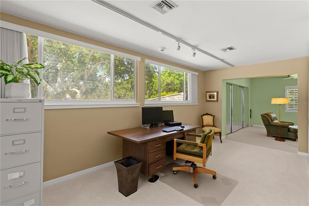 Home Office, Interior