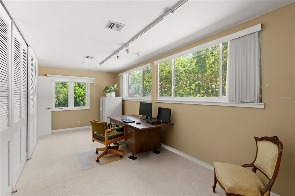 Home Office, Interior