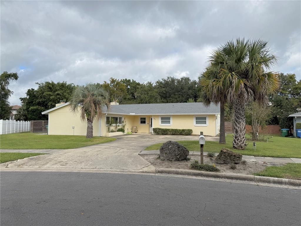 Exterior, Facade, Ranch