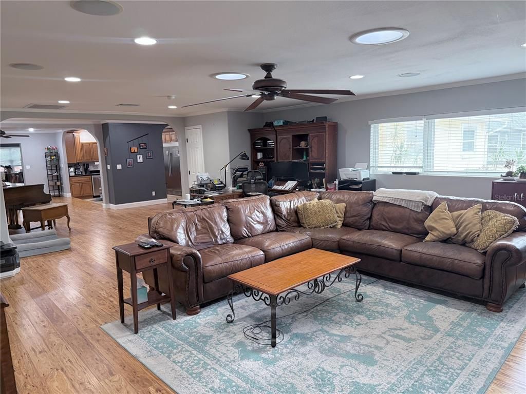 Interior, Living room, Recessed Lighting, Wood Texture Flooring