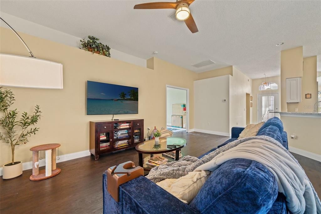 Bedroom, Interior, Living room, Pendant Lights, Wood Texture Flooring
