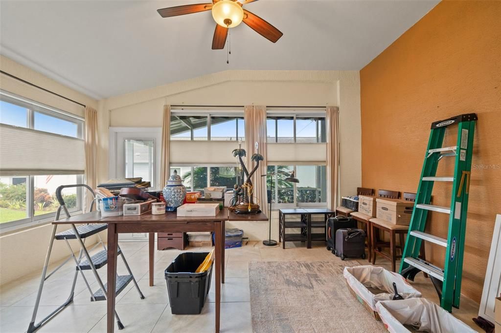 Home Office, Interior