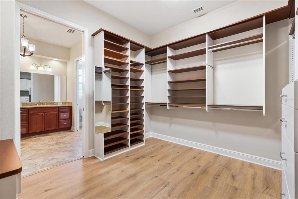 Interior, Pendant Lights, Walk-in Closets, Wood Texture Flooring