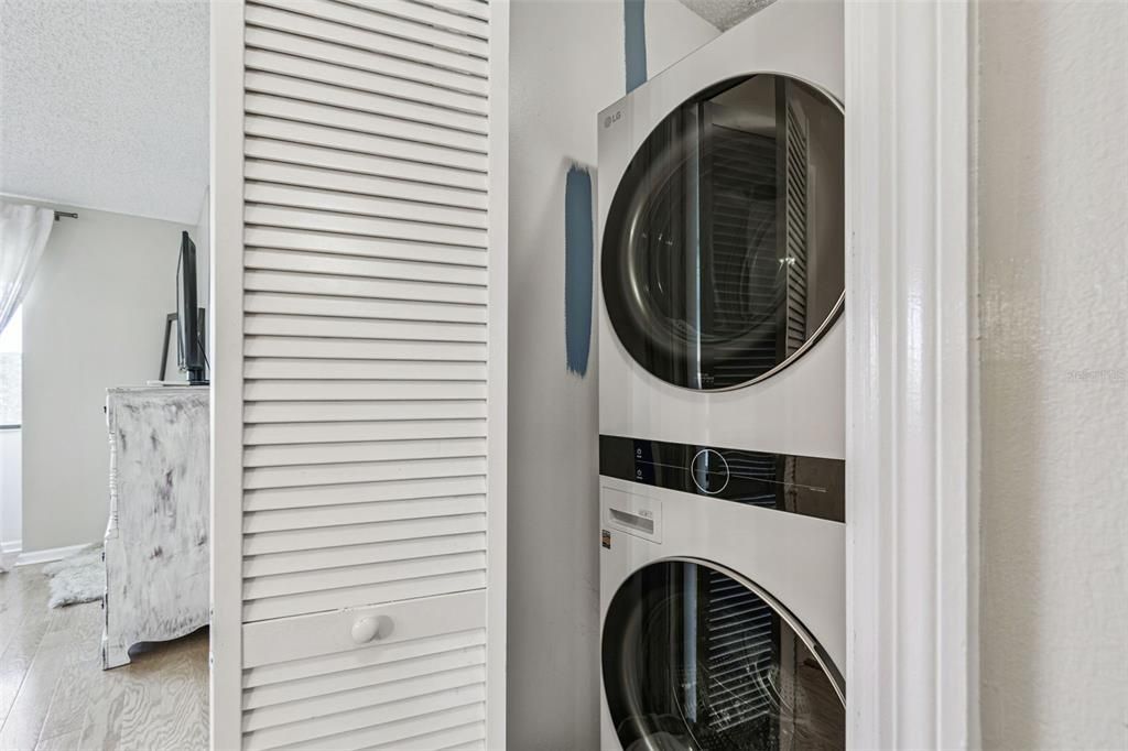 Interior, Utility Closets, Washer, Wood Texture Flooring