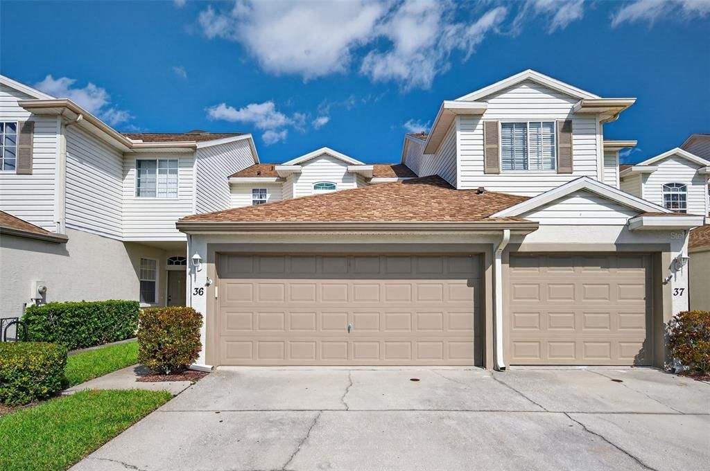 Attached, Exterior, Facade, American Craftsman