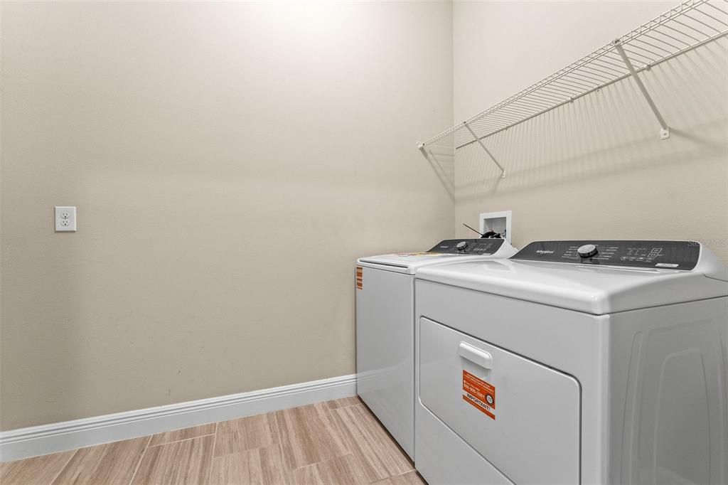 Interior, Washer, Wood Texture Flooring