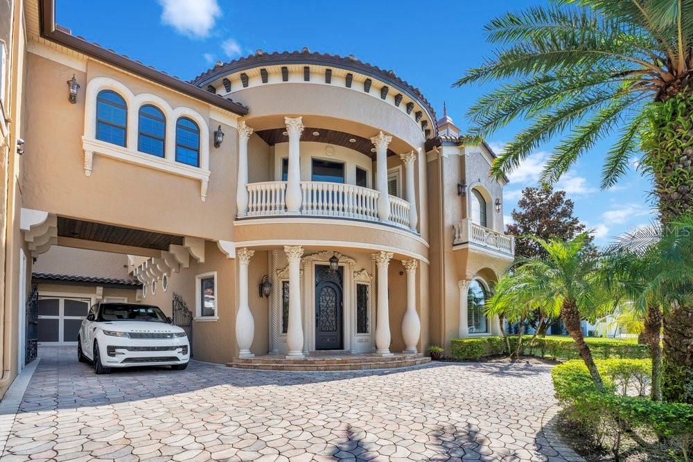 Attached, Exterior, Facade, Mediterranean