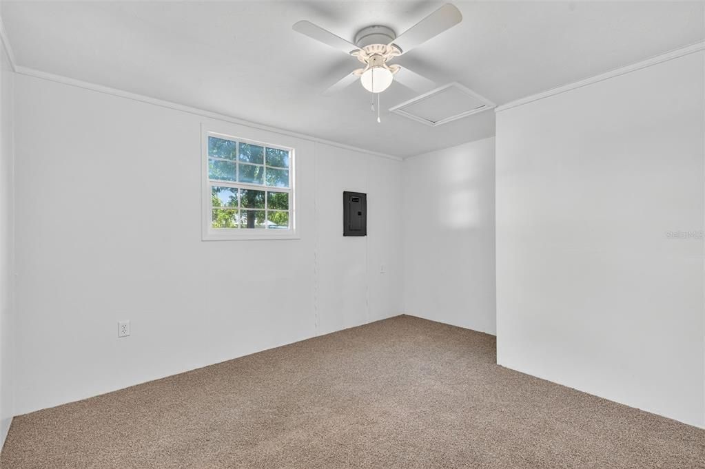 Empty room, Interior