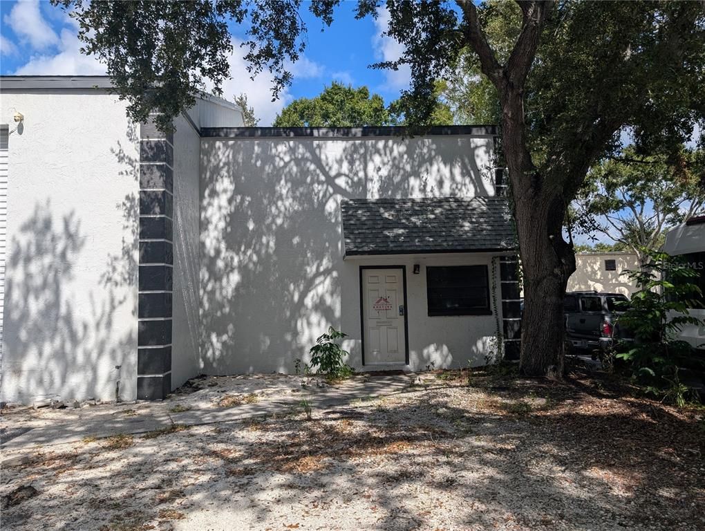 Exterior, Facade, None