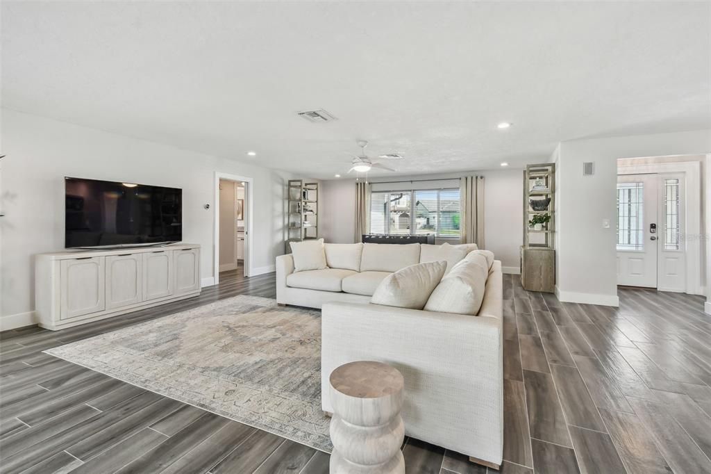 Interior, Living room, Recessed Lighting, Wood Texture Flooring