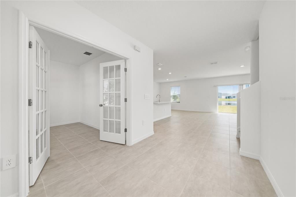 Empty room, Interior, Recessed Lighting