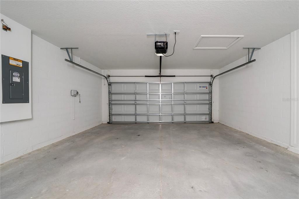 Garage, Interior
