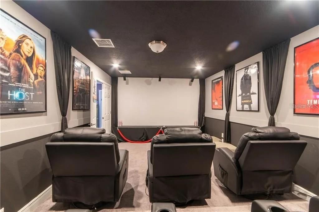 Interior, Projection Screen, Recessed Lighting, Theatre Room