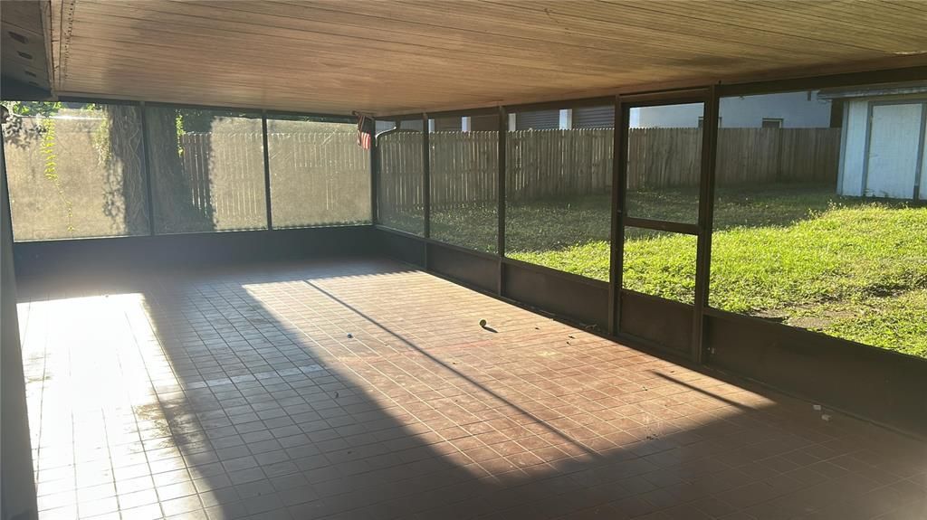 Empty room, Interior, Sun Room, Wooden Ceilings
