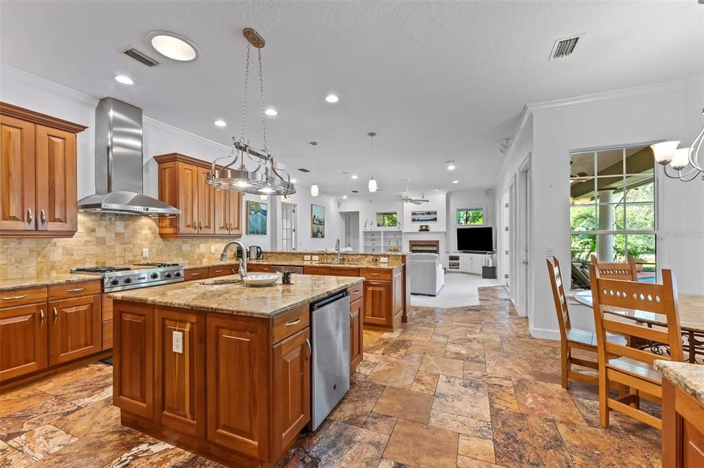 Dining room, Interior, Kitchen, Pendant Lights, Recessed Lighting, Stainless Steel Appliances