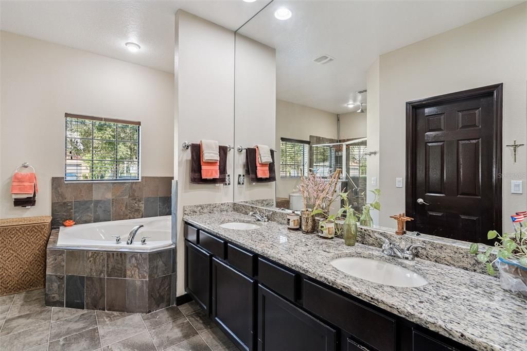 Bathroom, Dual Sink Vanities, Interior, Recessed Lighting