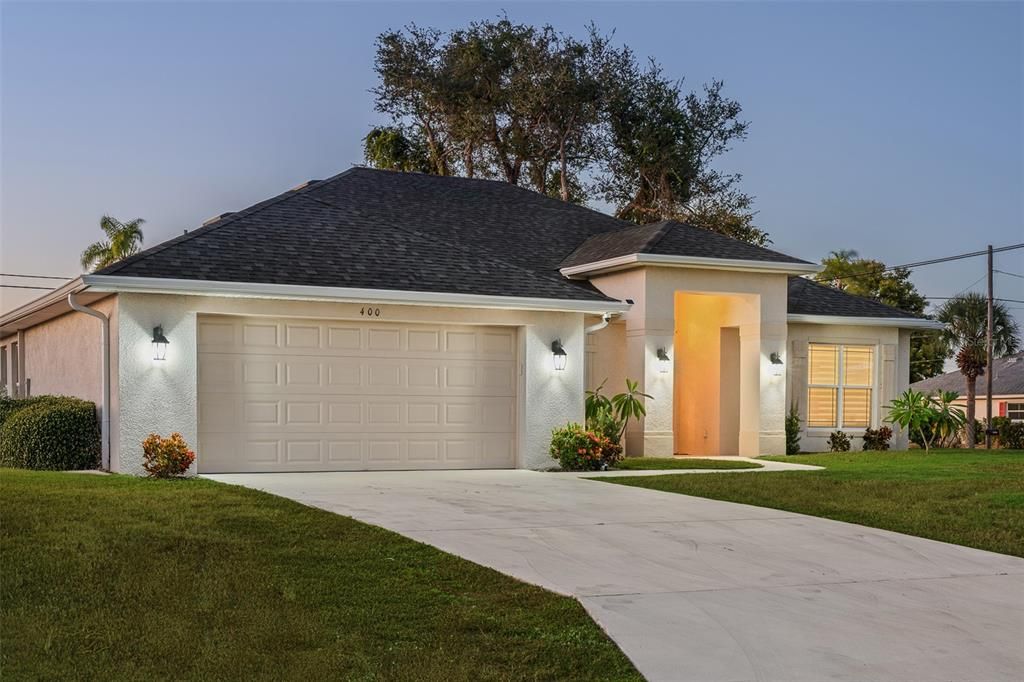 Attached, Exterior, Facade, Ranch