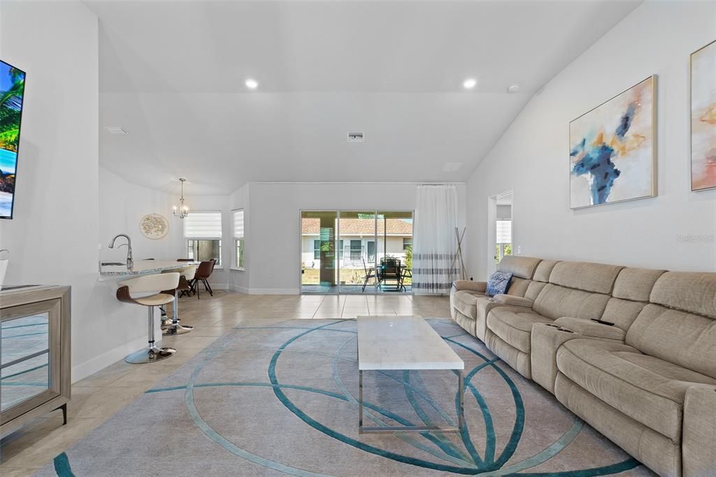 Interior, Living room, Pendant Lights, Recessed Lighting