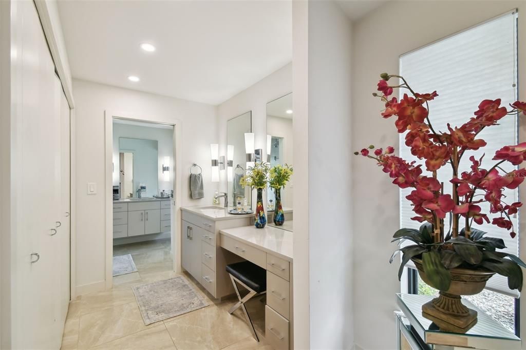 Bathroom, Dual Sink Vanities, Interior, Recessed Lighting