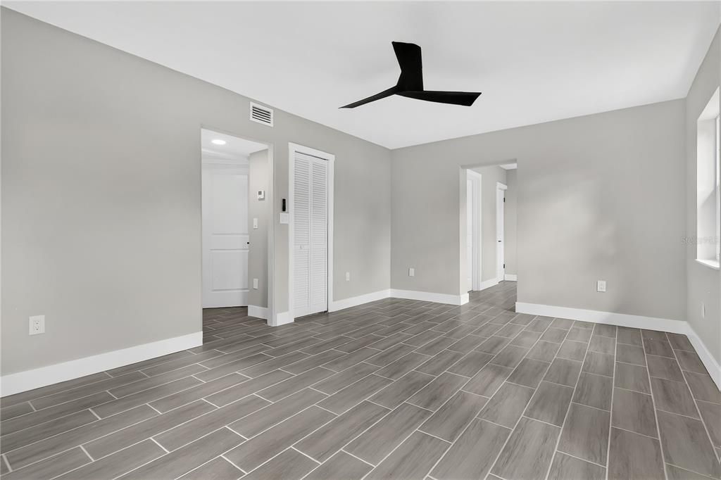 Empty room, Interior, Recessed Lighting, Wood Texture Flooring