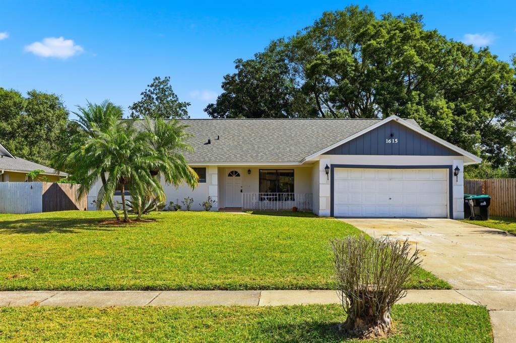 Attached, Exterior, Facade, Ranch