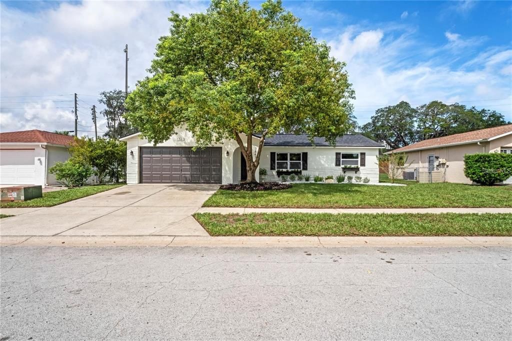 Attached, Exterior, Facade, Ranch