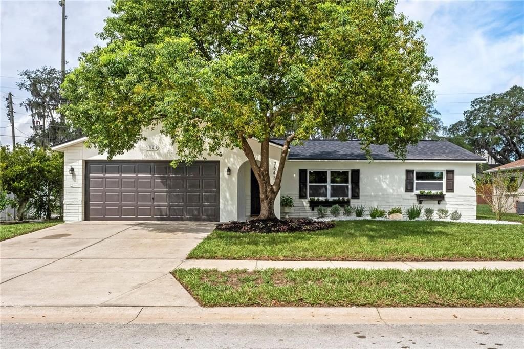 Attached, Exterior, Facade, Ranch